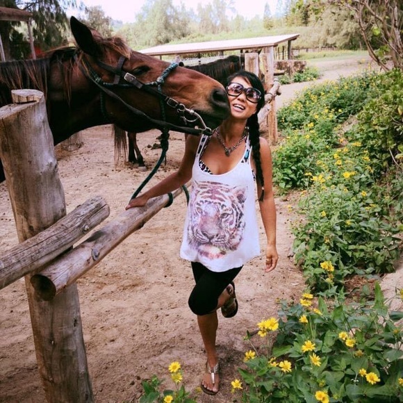 🌸Meet Your Posher, Lenie 🌈🦄🌴 - Picture 6 of 9